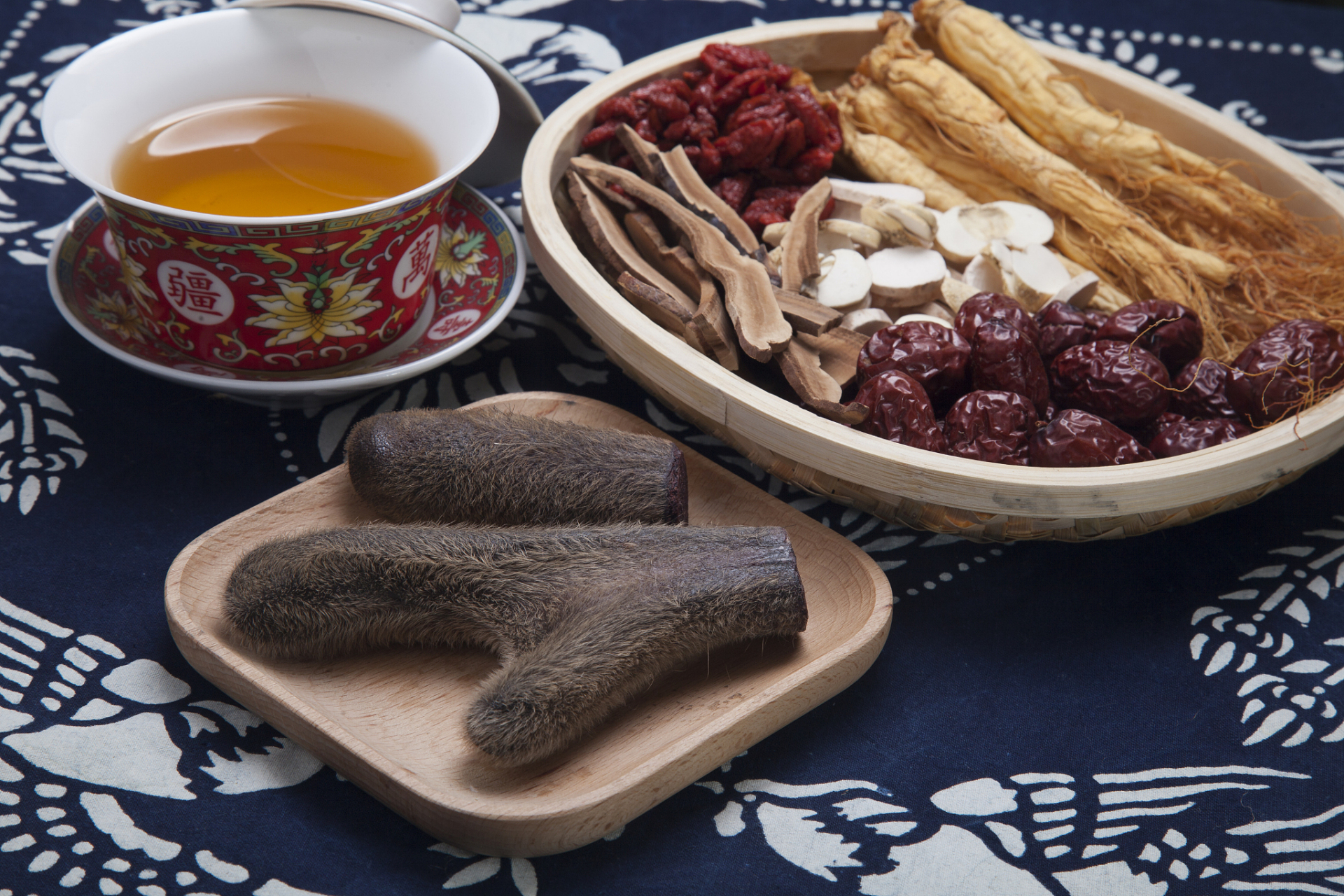 改善睡眠:温胆汤泡脚有助于舒缓紧张情绪,缓解疲劳,从而改善睡眠质量