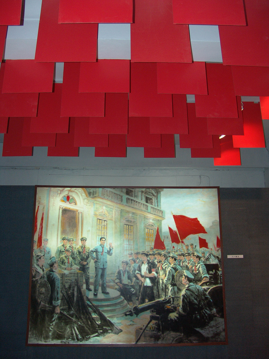 安源,它是中国工人运动的发源地,工人们在这里挥舞着铁锤与镰刀,唤醒