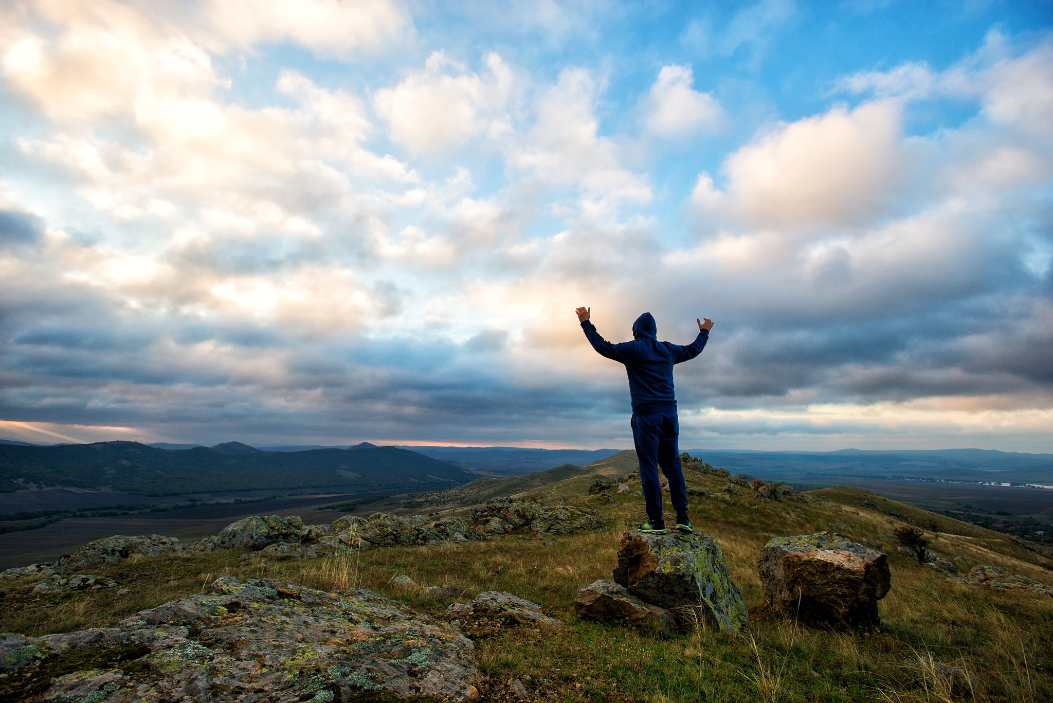 悲观的人,就算全力伪装,也展现不出乐观和豁达