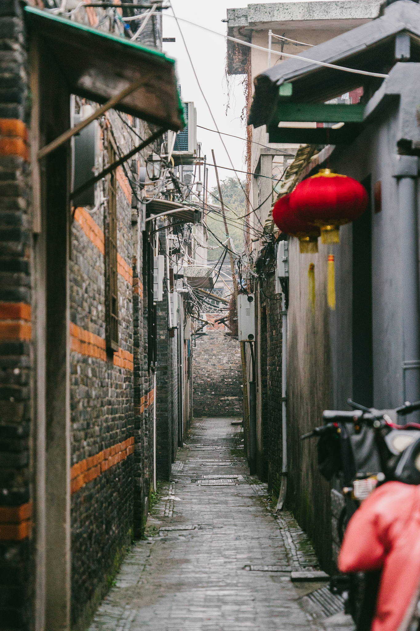 漫步老街,仿佛穿越时光.石板路,老茶馆,吆喝声…每一步都是故事.