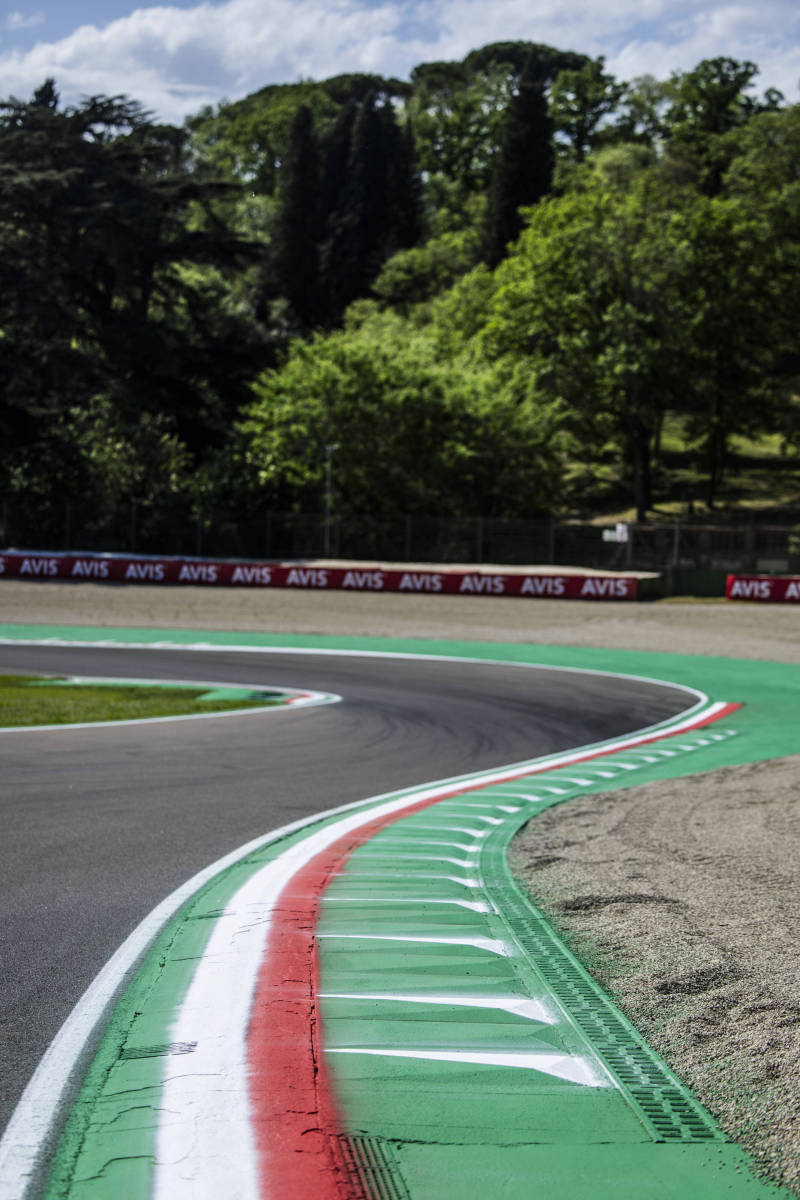 巴音布鲁克赛道:高原越野的极致挑战