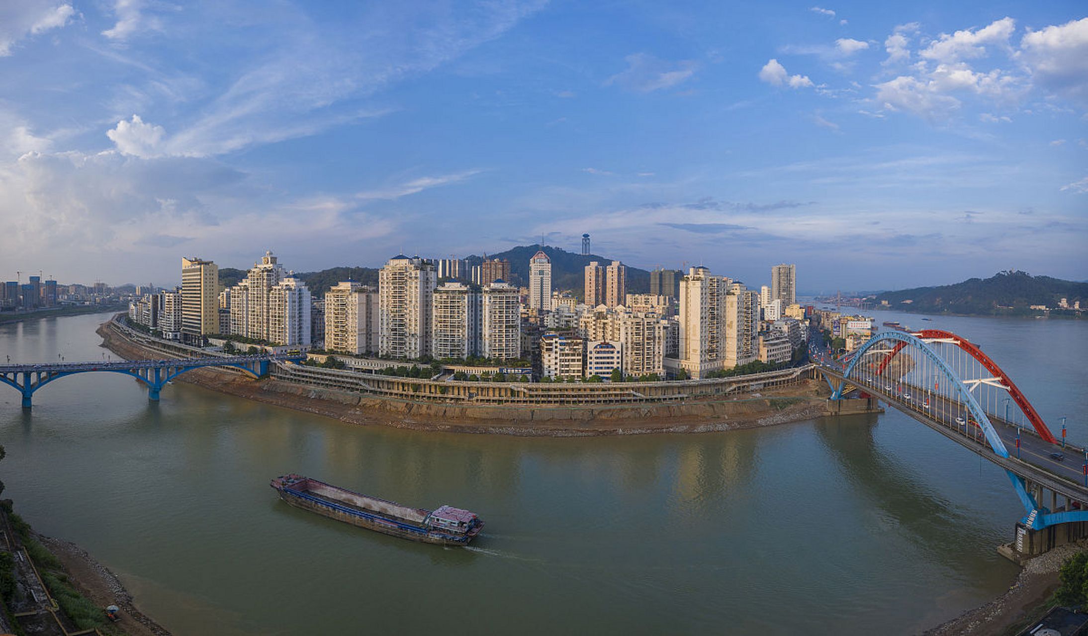 梧州市,坐落于广西壮族自治区的东部,是这里的一个重要地级市.