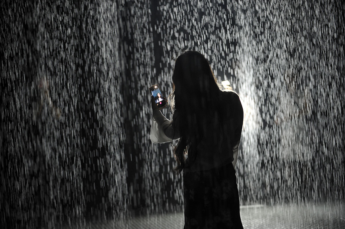 每一滴眼泪,都在洗去眼中的尘埃,让我更加清晰地看到那些深藏的情感