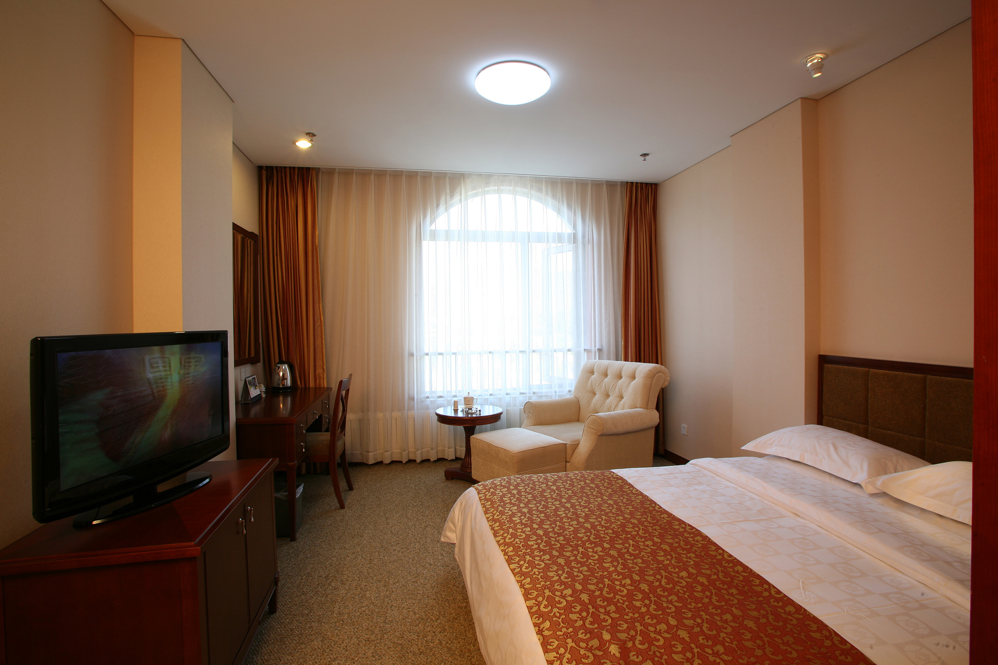 踏雪寻梅,感受老北京的韵味,品尝一碗热气腾腾的炸酱