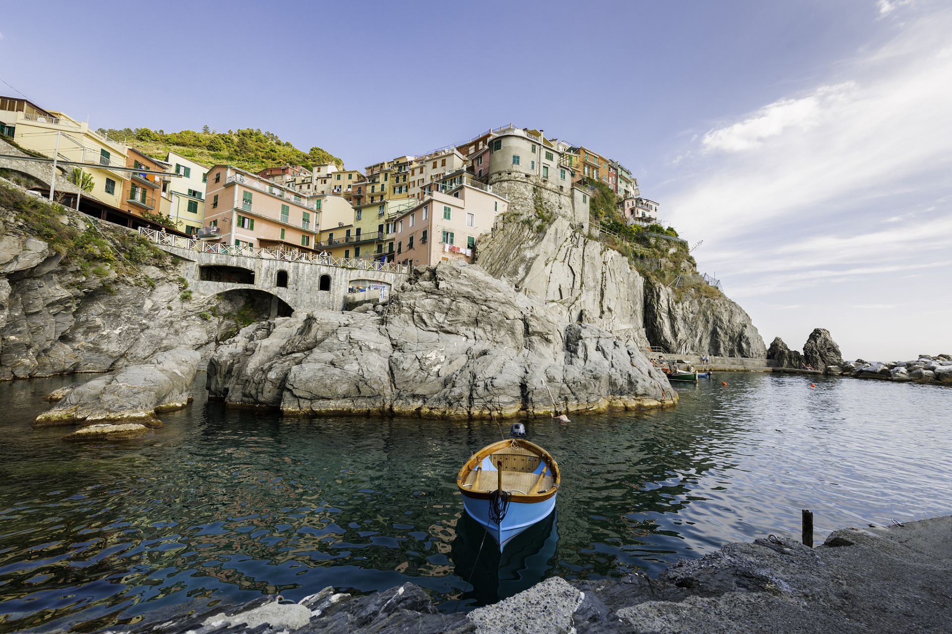 意大利里维埃拉五渔村以其壮丽的自然风光和丰富的历史文化遗产而闻名