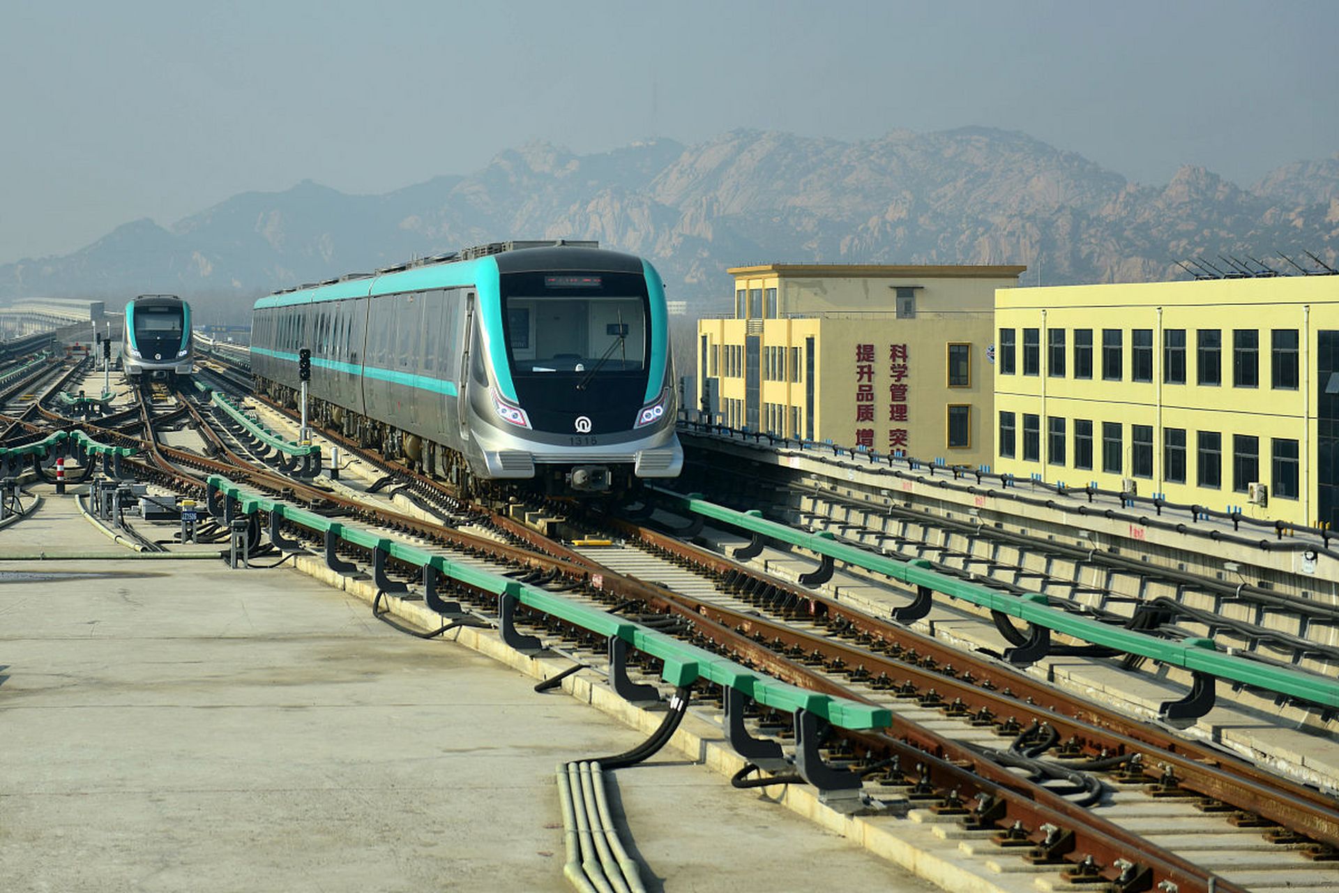 大连地铁,是中国辽宁省大连市的城市轨道交通系统,自2003年5月1日正式