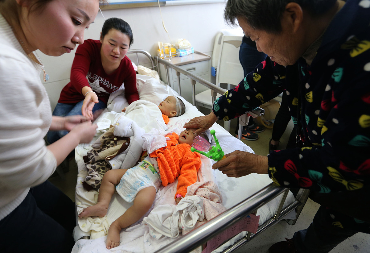 我家就哥俩,我爸今年去世三年了