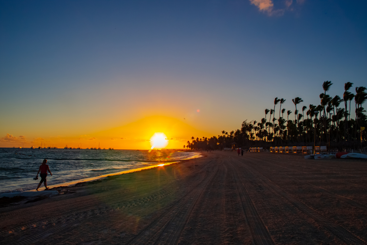 学会变美惊艳所有人#冬日的早晨,winter day我早早地起床,来到海边看 