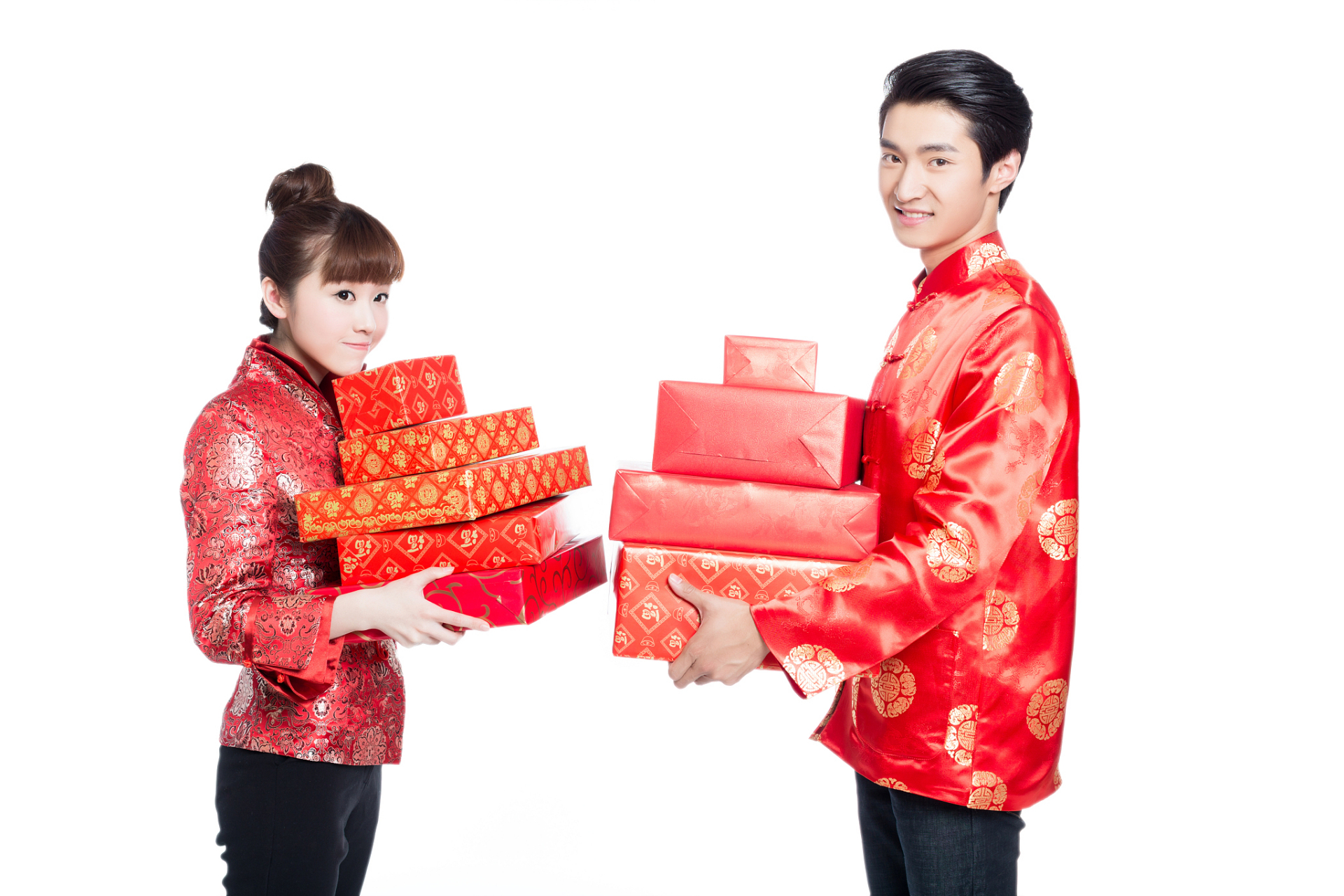 大年初二,我们一群亲人来到姐夫家拜年,个个给姐夫拿红包,没有想到