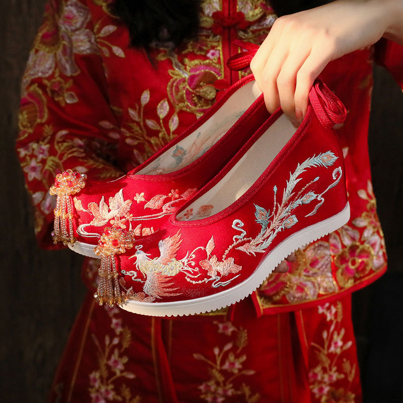 汉服爱好者必入!这十款古风绣花鞋让你步步生莲