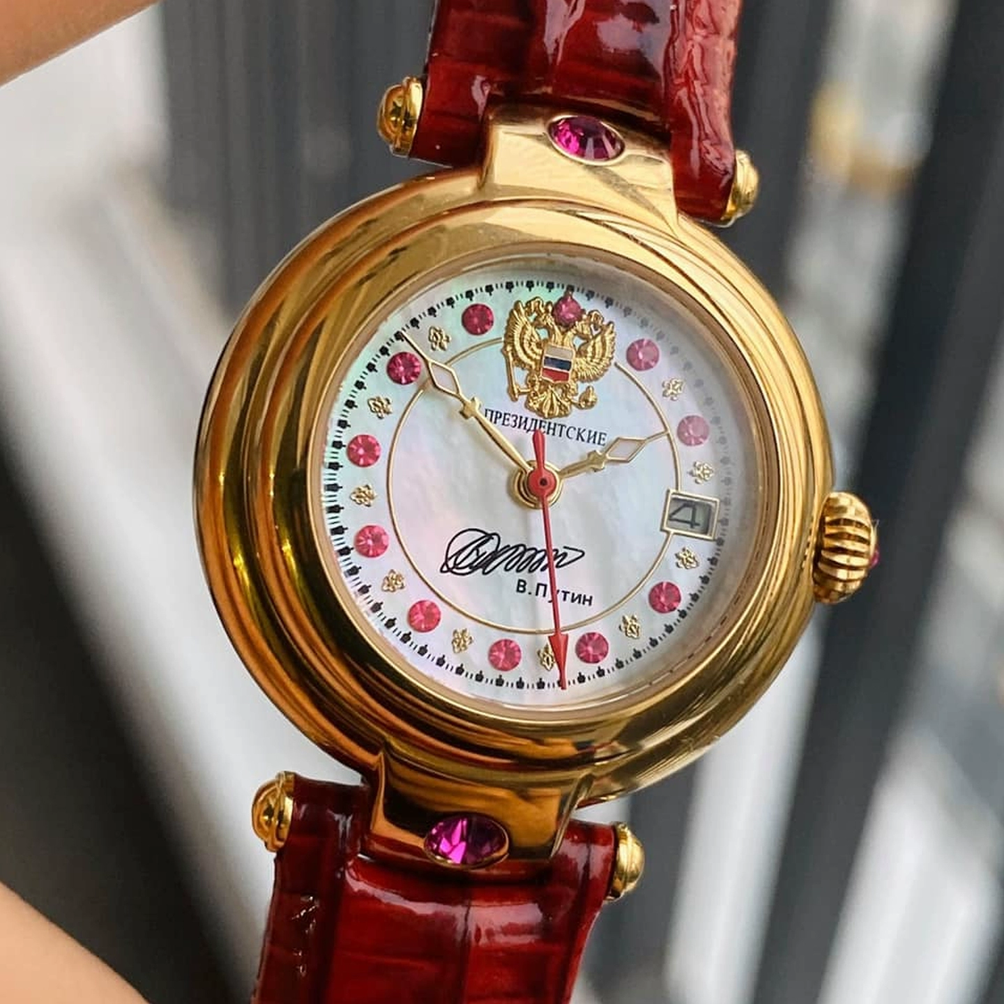 俄罗斯总统签名款双头鹰手表,为何能成为精英阶层的秘密武器?