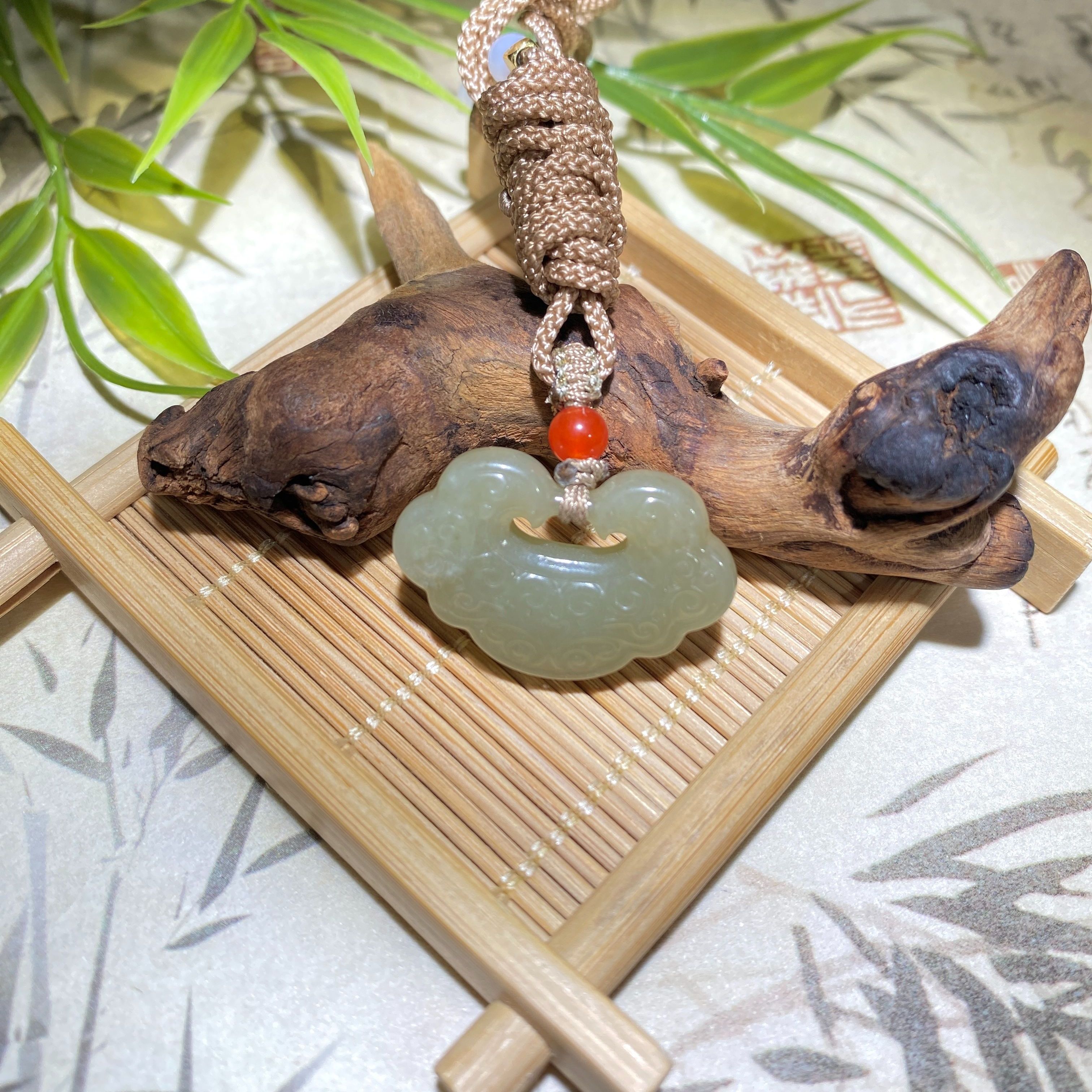 和田玉祥云如意平安锁吊坠:传承千年的东方美学信物