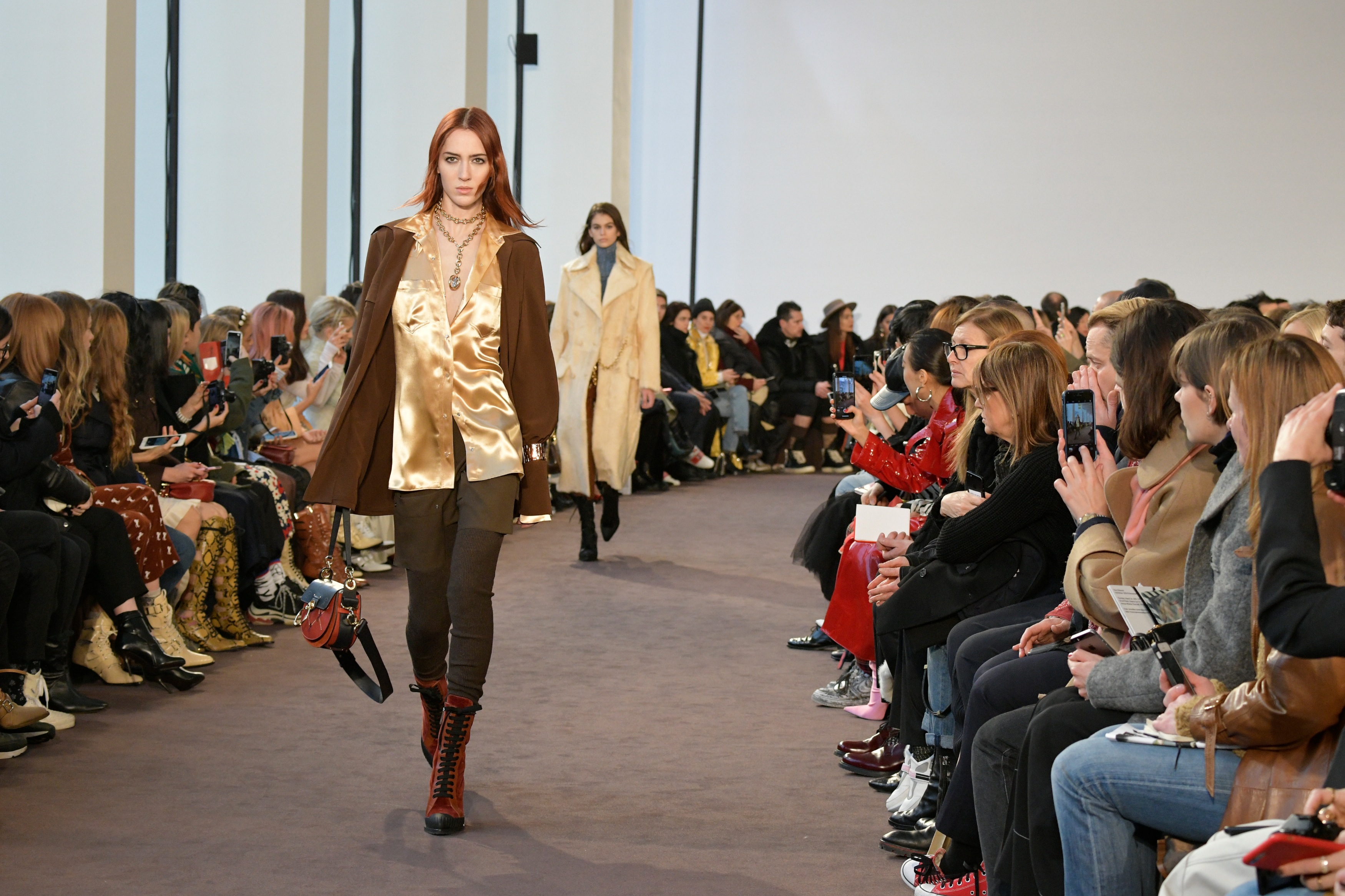 巴黎时装周:蔻依发布秋冬女装成衣新品(2)