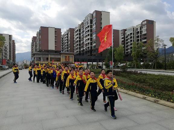 井冈山市公安局禁毒大队组织井冈山小学师生参观禁毒宣传教育基地