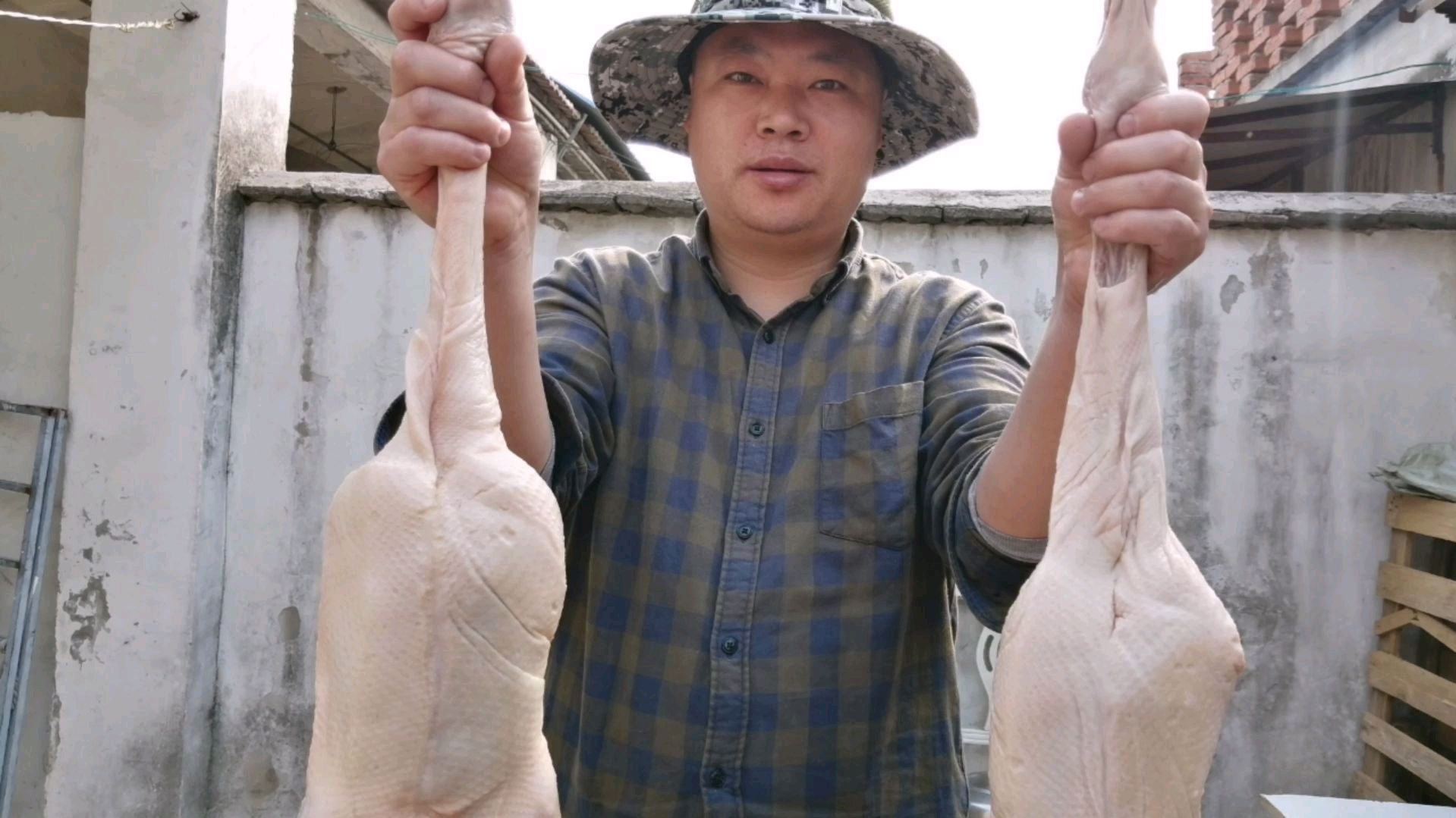 2只大肥鸭78元,杰哥今天做盐水鸭吃,肉嫩汁饱满咸味正好,好吃!