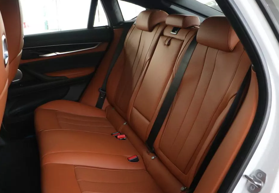 超现代的设计,科技感十足,驾驶乐趣强大的宝马x6-m