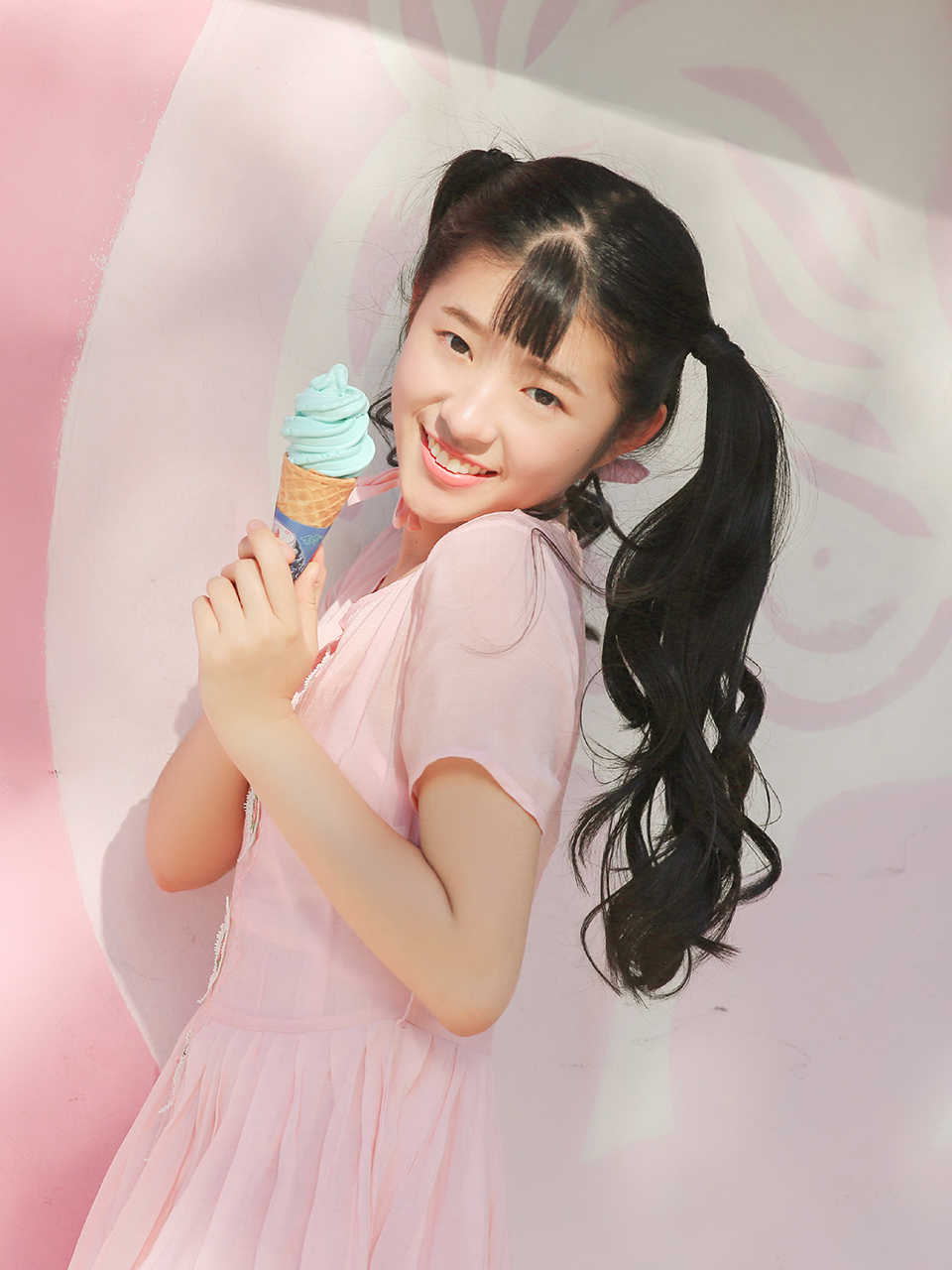 何蓝逗的12张照片,清纯可爱,网友:请不要黑这么单纯的女孩子