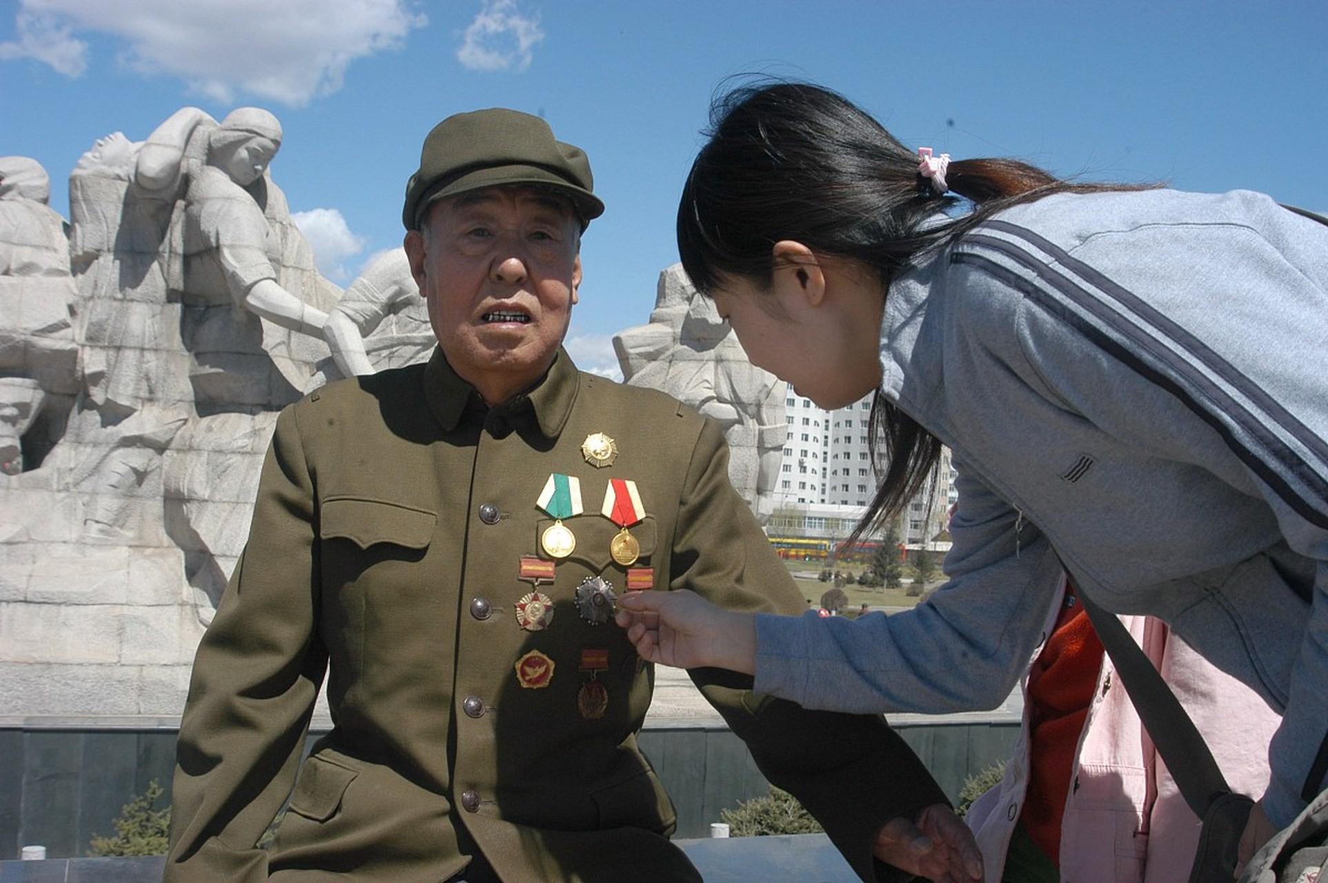 在1935年,年仅12岁的红军战士张金龙被马家军俘虏.