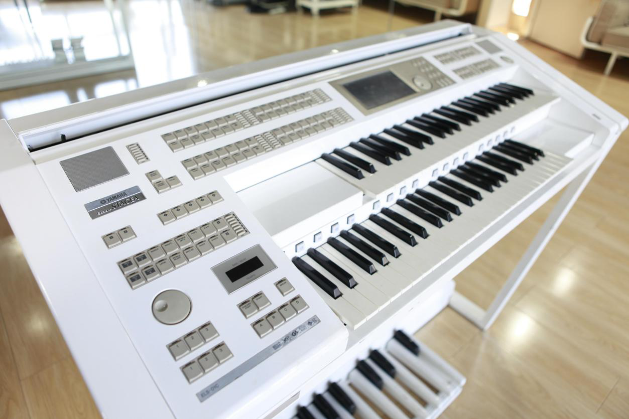 玖月奇迹脚下的双排键,开辟了乐器界的新天地