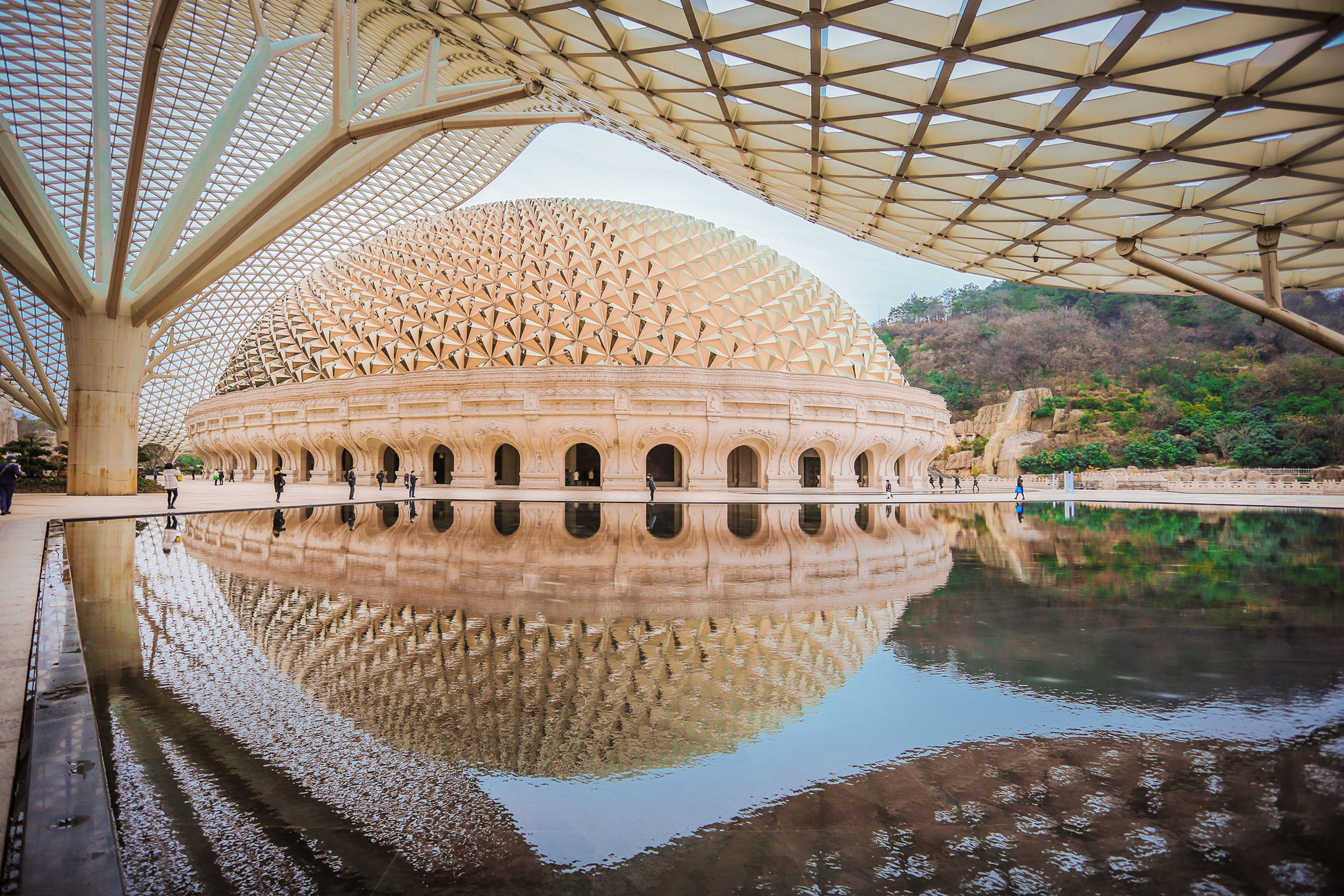 这里是佛教圣地,却有不少非佛教徒也慕名前来,为什么?