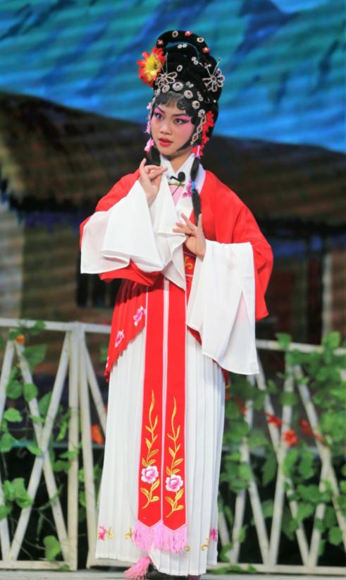 少儿版豫剧《花木兰》首登舞台,最小6岁