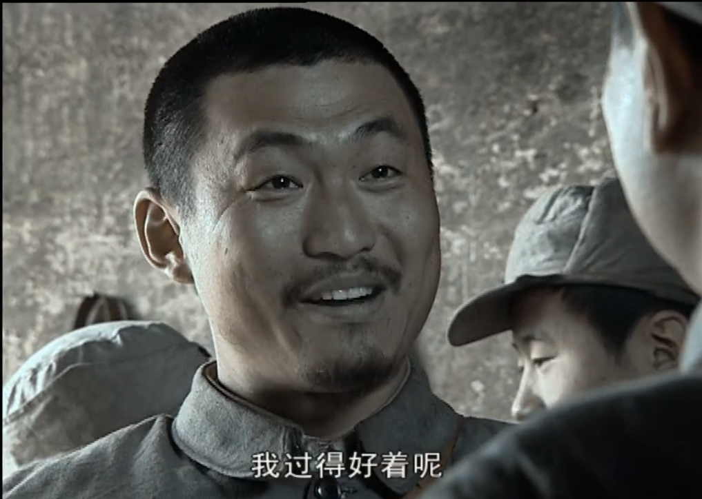 亮剑:同样是张大彪摔帽子,一个是寸头,一个摔出一头秀发