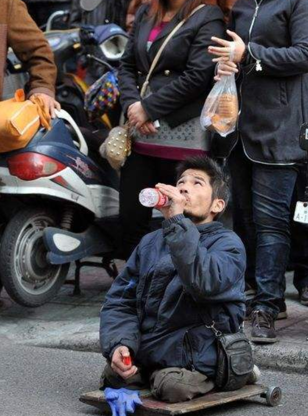 采生折割:你路上遇到的职业乞丐,可能遭受着最歹毒的折磨!