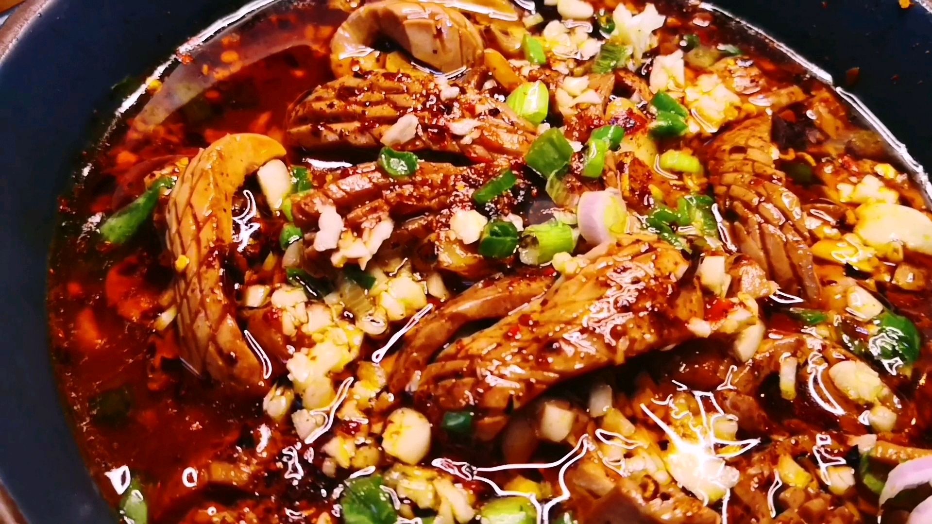 四川名菜水煮腰片好吃有诀窍,做法简单,鲜嫩又细滑,味道很四川