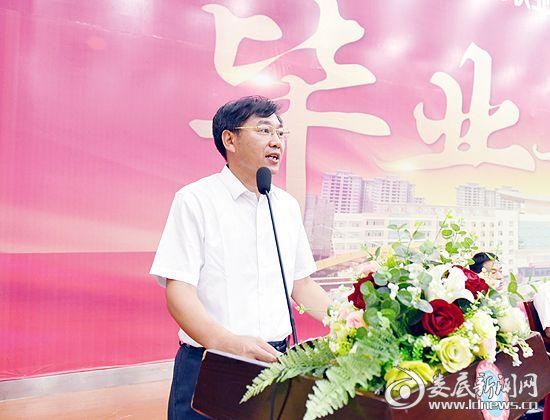 朱忠义寄语娄底职院毕业学子:修好安身立命的"三门课"