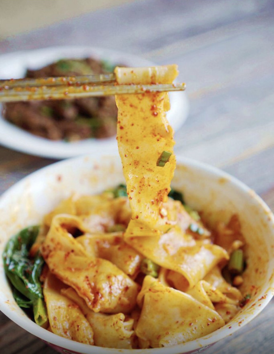 陕西名小吃,油泼辣子面味道好,在家做出饭店的味道,太好吃了