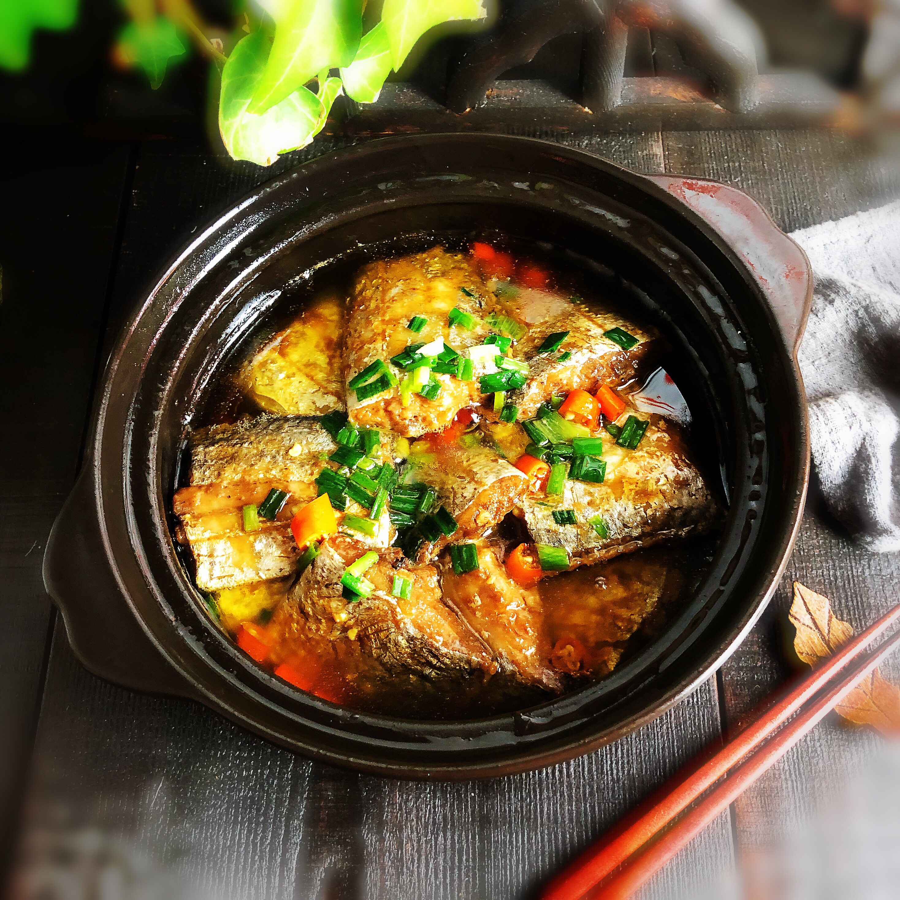 冬天的带鱼正肥美,这种做法端上桌,滋滋作响,满屋飘香,特馋人