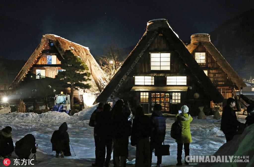 日本白川乡启动冬日点灯活动 浪漫如冰雪童话世界