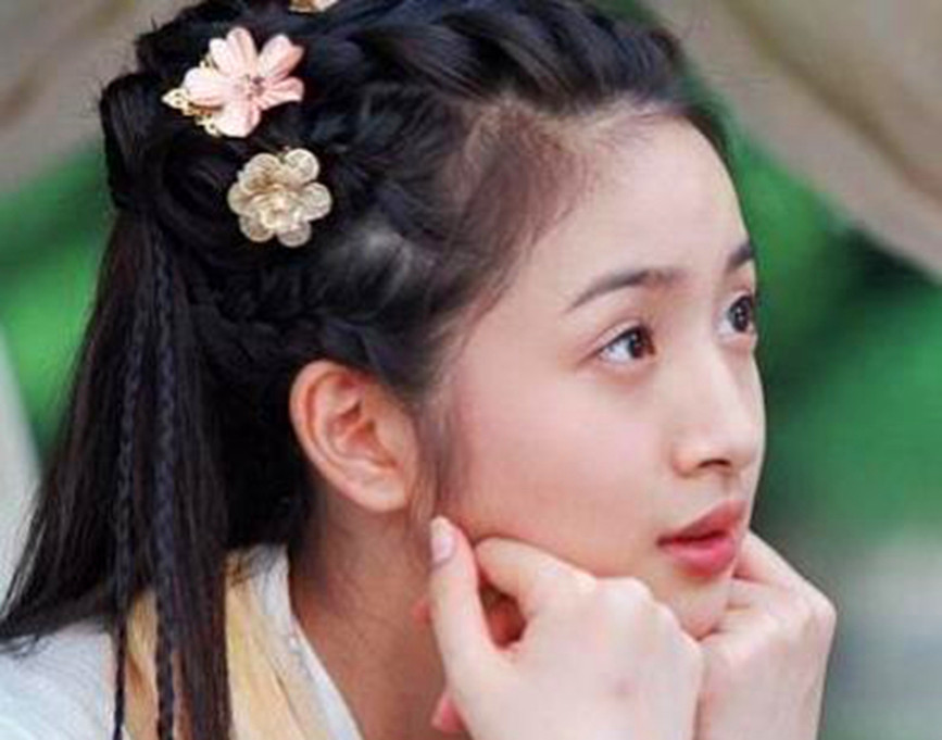 15位托腮的古装美女:郑爽可爱,迪丽热巴俏皮,赵丽颖简直萌出血