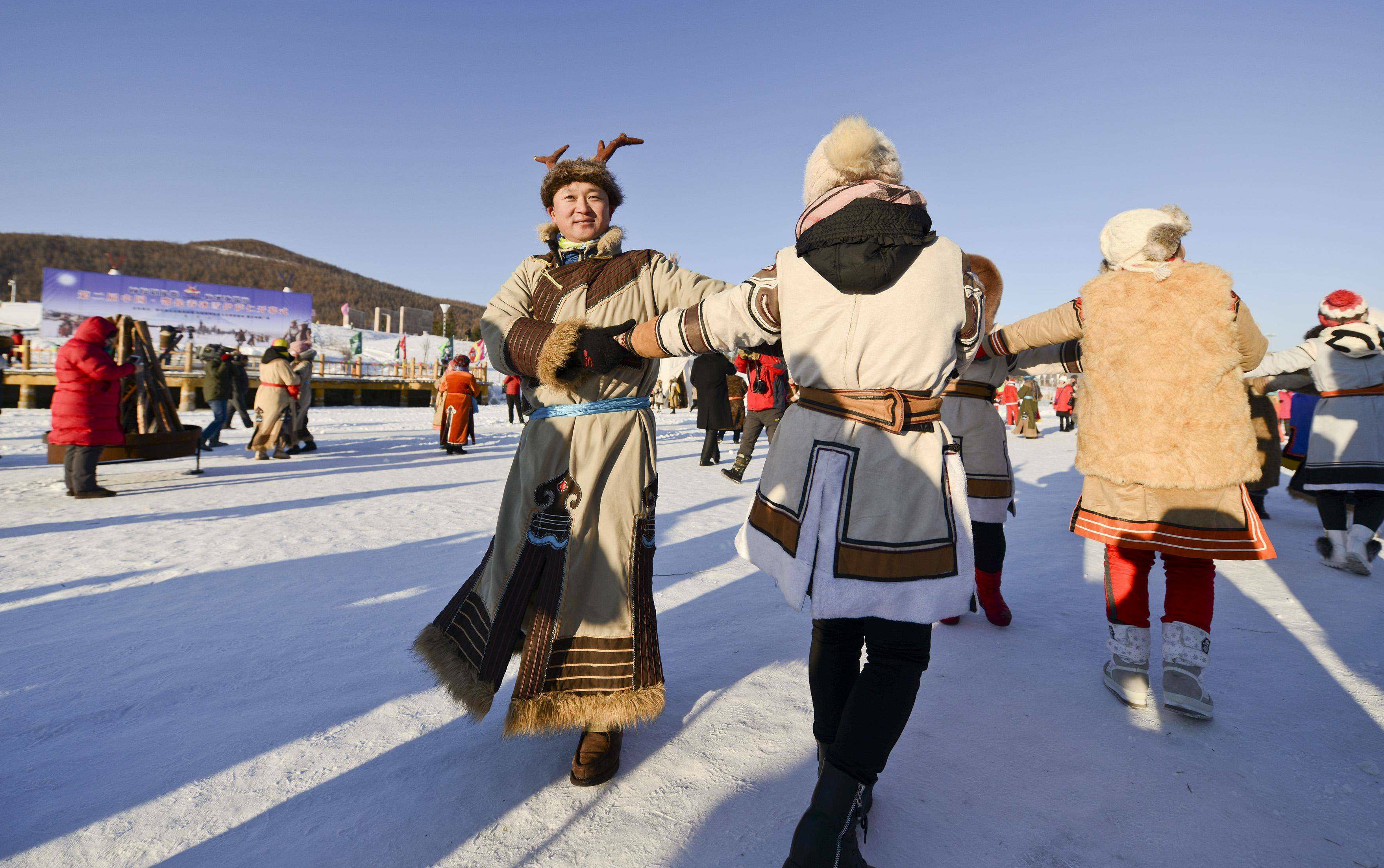 揭秘鄂伦春族曾经生活状态真实照片,图5是族里祭祀举行狩猎仪式
