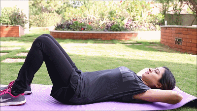 每天做200个卷腹,坚持15天腰围能有多大变化?女生进行了挑战