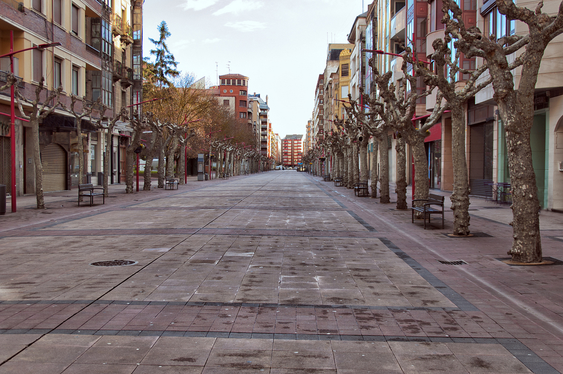 奔赴春天的旅行# 踏春伊宁市的历史老街,是一本翻开的历史书,是一幅