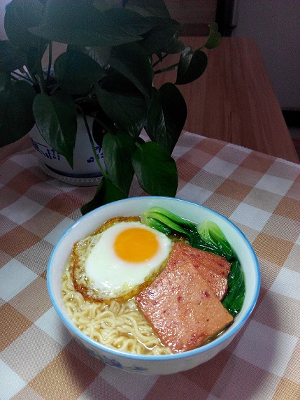 一碗并不正宗的港式餐蛋面:作为快手简餐,还是相当不错的