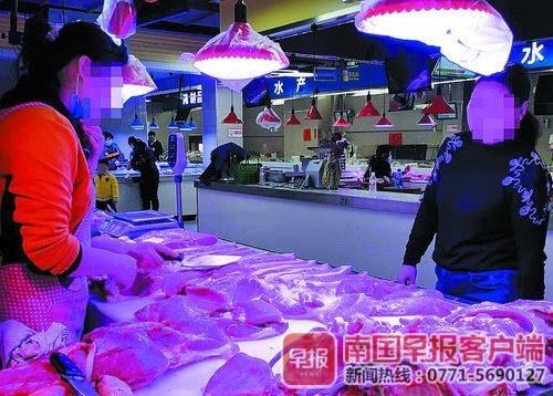 肉摊用美容灯遮瑕?监管部门:尚无肉摊灯光使用规定