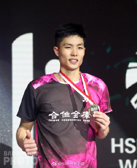 周天成夺冠后遇尴尬!没衣服穿只能用毛巾遮挡,日本赛或再战林丹