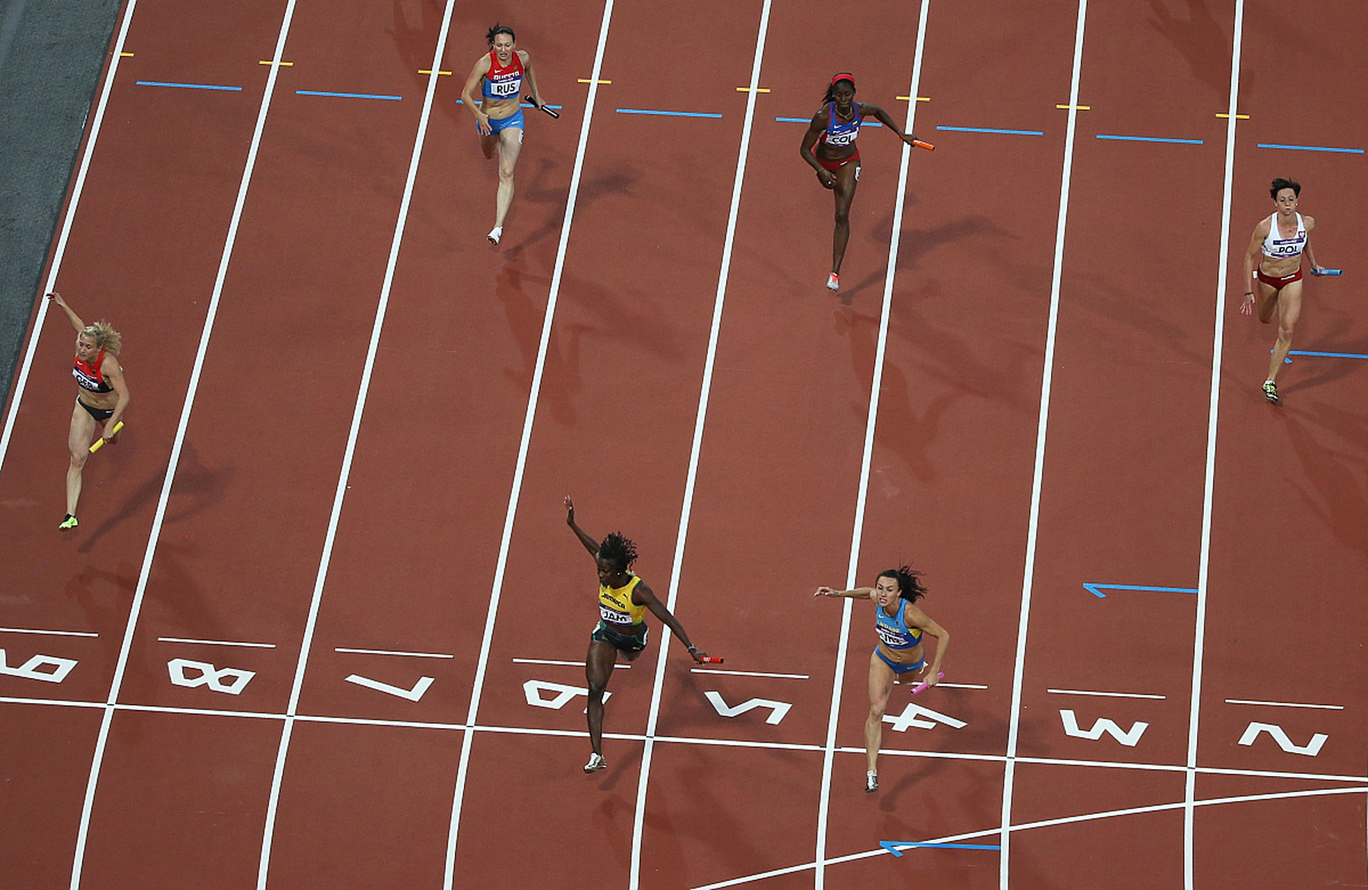 确定百米冲刺运动员到达终点的部位是非常重要的,通常以躯干(不包括