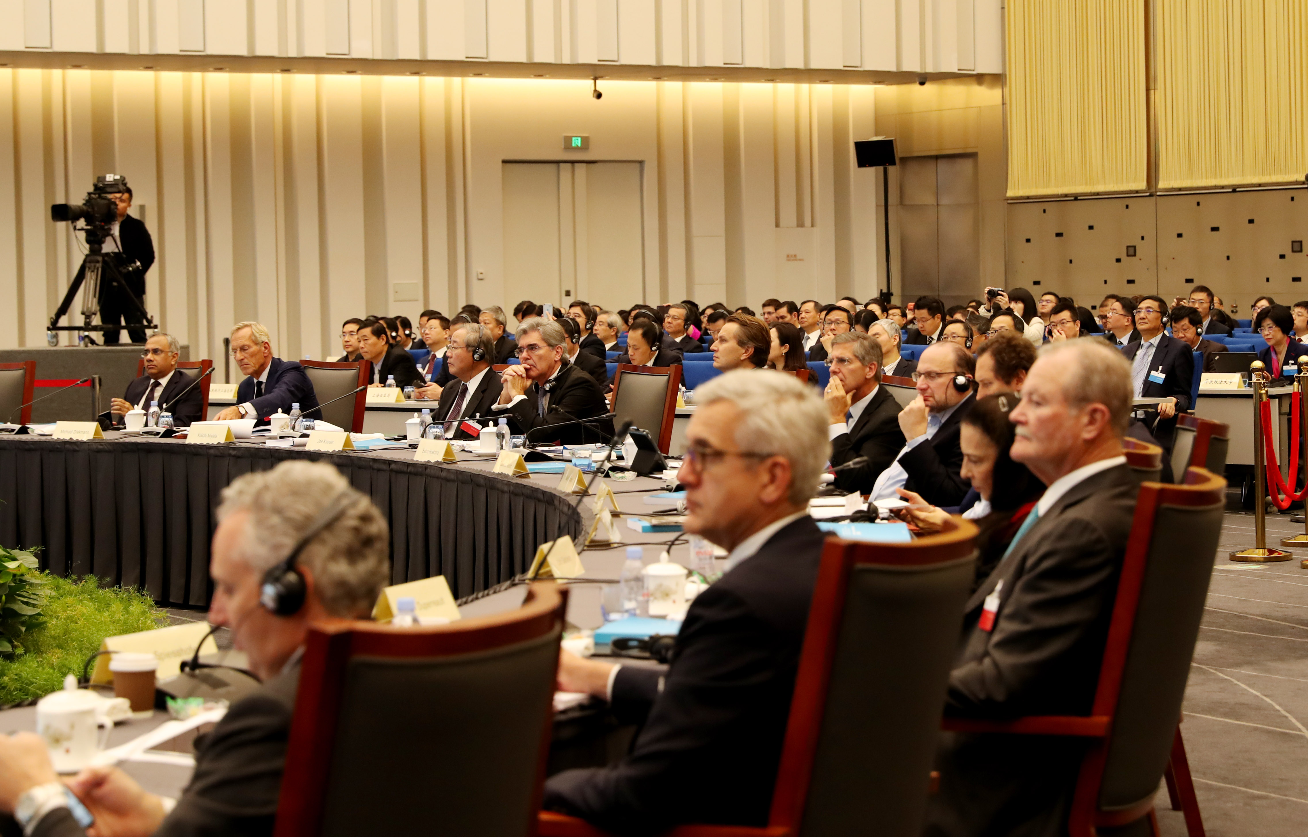 第三十次上海市市长国际企业家咨询会议在沪开幕(1)