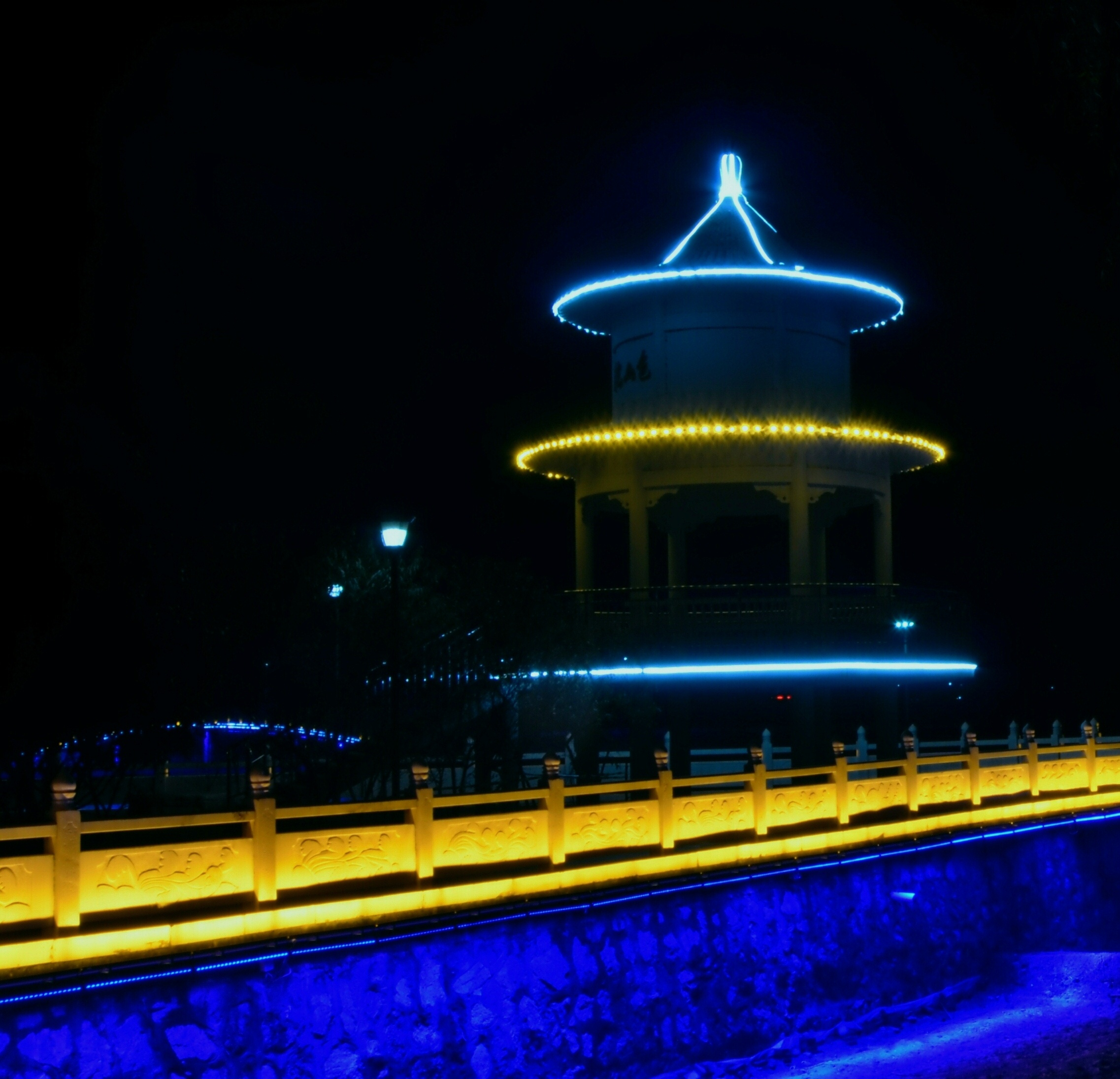 河南济源思礼镇万阳湖迷人夜色