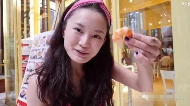 《红苹果乐园》女主馨子老的明显,暗沉肌肤和皱纹,看着不止35岁