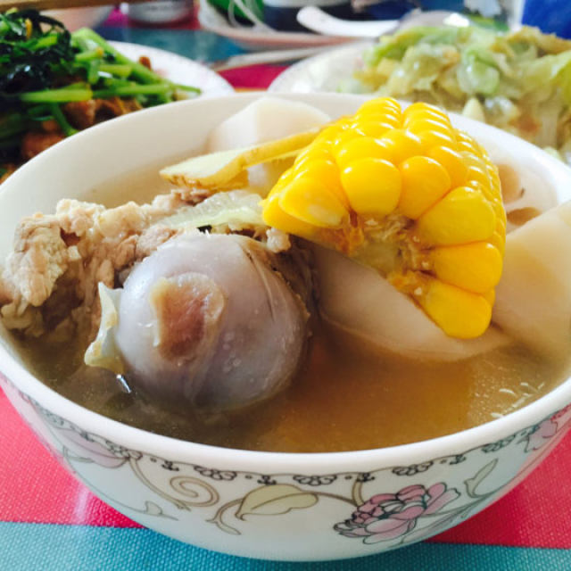 大骨鲜蔬汤,简单几步,汤鲜肉烂有菜有汤,太鲜美了!