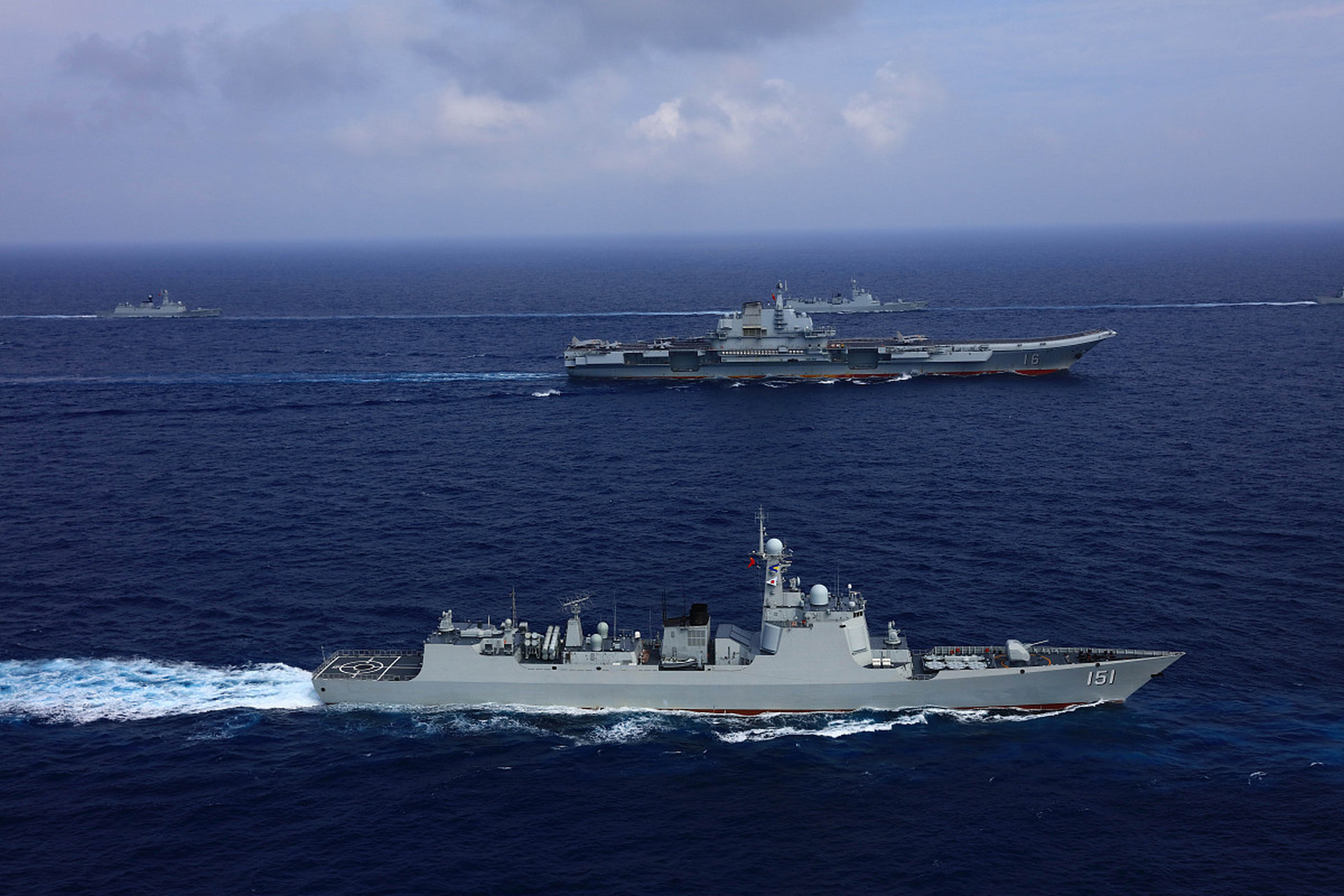 首批8艘055导弹驱逐舰已经全部服役,成为新一代海上"八大金刚",8艘