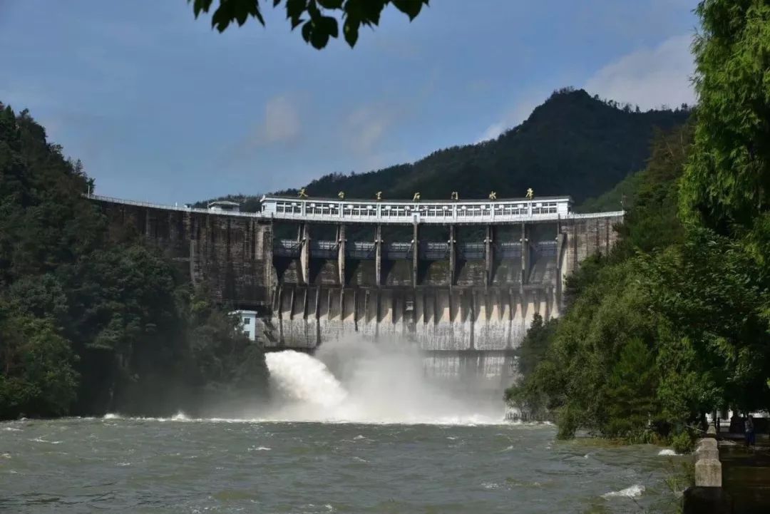 里石门水库图片