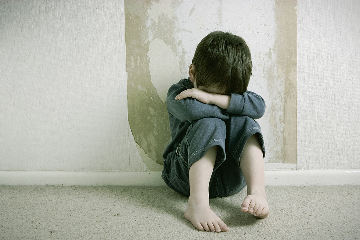 当孩子出现情绪和行为问题时,家长需要理解孩子行为背后的原因,并采取