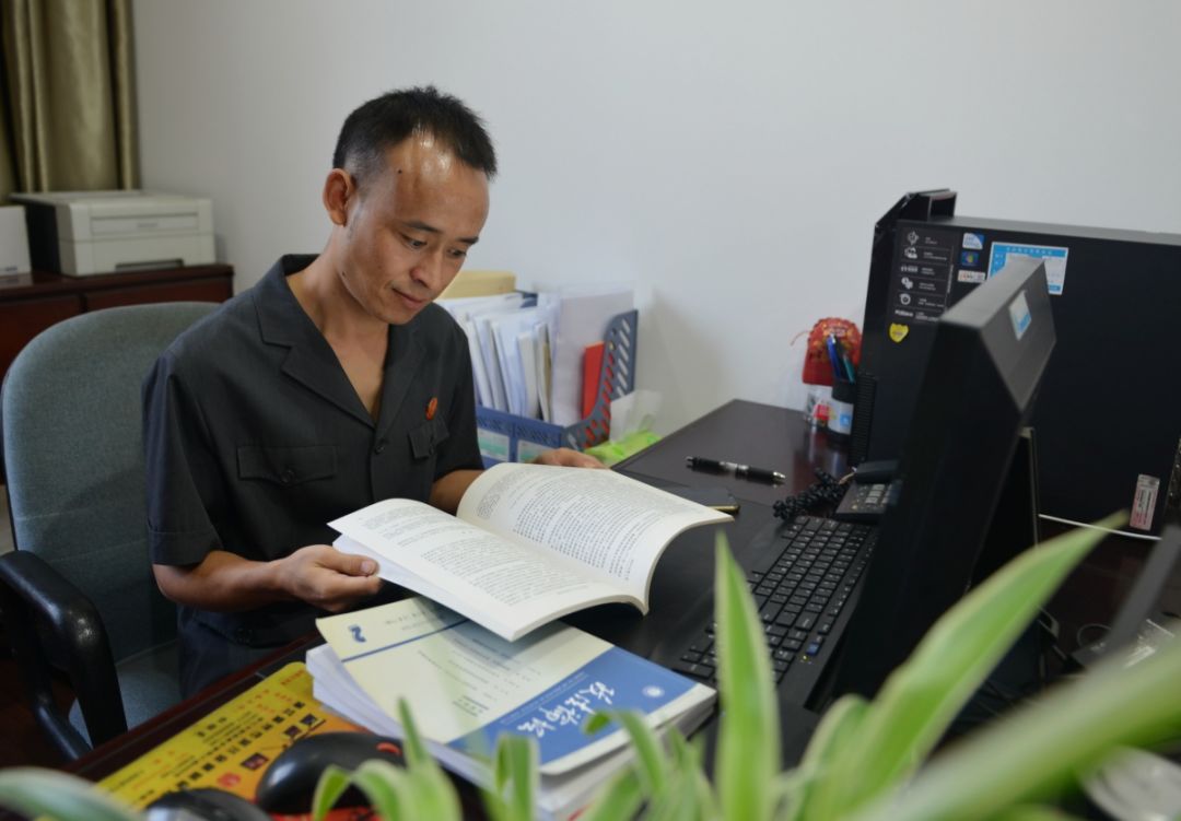 系列报道|勤学善思 妙笔生花——杨绍文同志