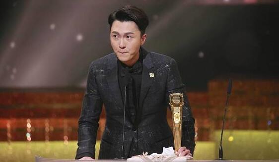 他本是新疆人,在香港出道当歌手,苦熬多年终获tvb"视帝"肯定