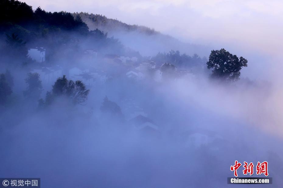 安徽黄山古村金龙山云海弥漫美如仙境